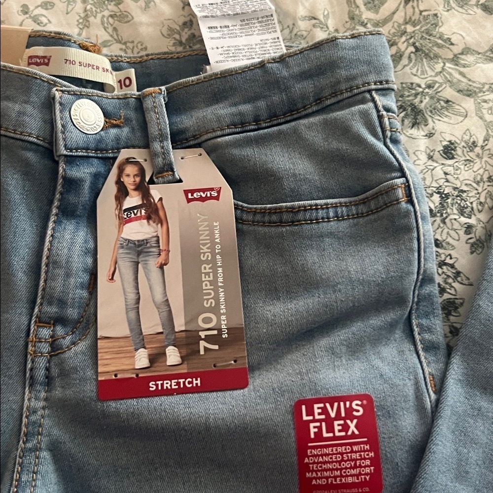 NWT Levi's Blue Denim Flex Jeans - Picture 2 of 8